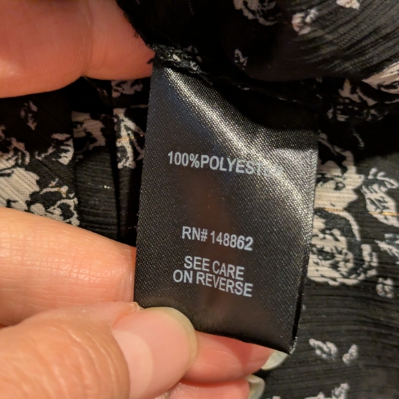 Torrid Black Autumn Floral Crinkle Chiffon Short Flutter Sleeve Top 1X (14-16) - Picture 11 of 12